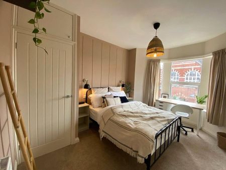 6 bedroom terraced house to rent - Photo 2