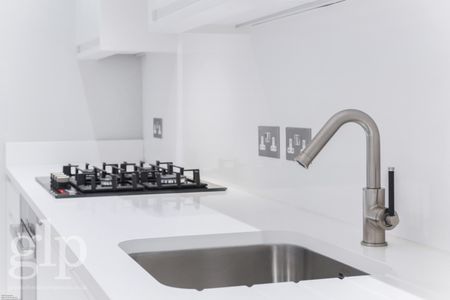 Flat, Carnaby Street, Soho, W1F - Photo 4