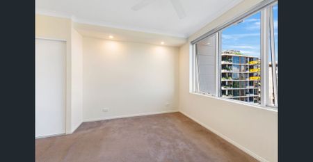 Boutique Living, 2 Bed, 2 Bath with Balcony & Secure Parking - Photo 5