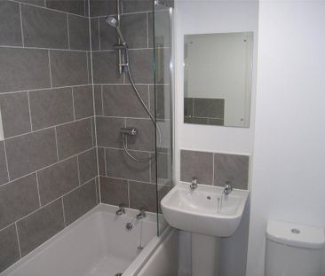 3 bedroom terraced house to rent - Photo 6