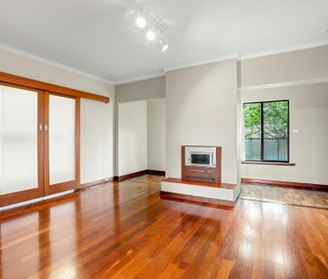 Relaxed Mandurah Living with Great Entertaining Space - Photo 2