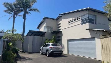 Immculately Presented Modern Townhouse - Photo 3