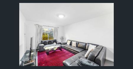 Excellent Location, two bedroom ground floor unit! - Photo 3