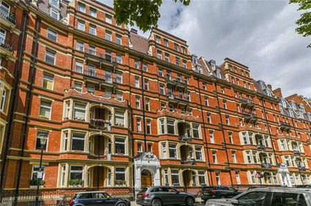 A stunning lateral apartment situated in a desirable red brick Kensington mansion block. - Photo 2