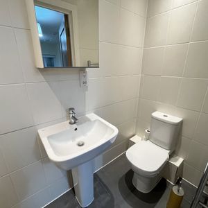 Studio flat to rent in Canford Chambers, 22 St Peters Road, BH1 - Photo 3