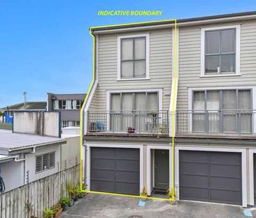 Safe and Secure townhouse in walking distance to all amenities - Photo 1