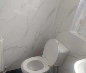 Room in a Shared House, Selby Road, E13 - Photo 4