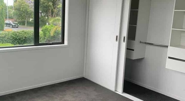 Charming 4BR Avondale Retreat - AirCon & Alarm - Photo 1