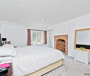 3 bedroom property to rent in Thames Ditton - Photo 1