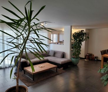 moderne 4.5 Zi.-Parterre-Wohnung im Dorfzentrum - Photo 3