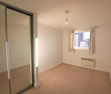 Regents Court, Woking, Surrey, GU21 - Photo 5