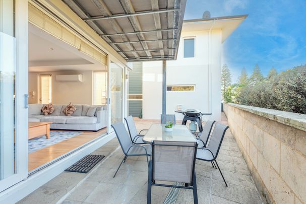 Beachside Ground Floor Apartment – Fully Furnished- Short Term Lease Available - Photo 1
