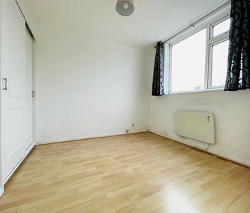 1 Bed Flat - Photo 2