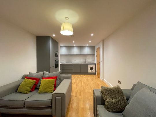 2 Bed Flat, Thomas Court, BS1 - Photo 1