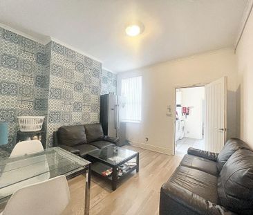 3 bedroom terraced house to rent - Photo 2