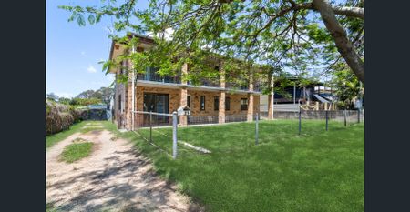 TRUE DUAL LIVING HOME - SPACE GALORE - Photo 3