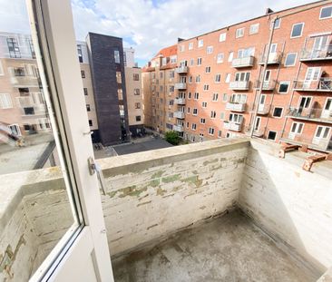 Skøn og hyggelig 2-værelses lejlighed med altan - Photo 1