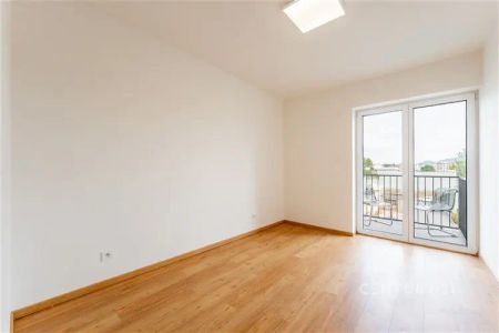 Pronájem novostavby bytu 3+kk s balkonem, sklepem a parkovacím stáním, Beroun - Фото 5