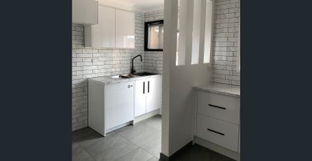 Minutes to CBD, renovated & fully air conditioned! - Photo 2