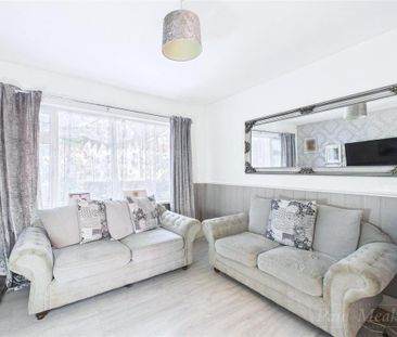 3 bedroom end of terrace house to rent - Photo 2
