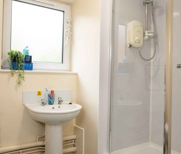 Standard Plus (Shared Bathroom) - Photo 6