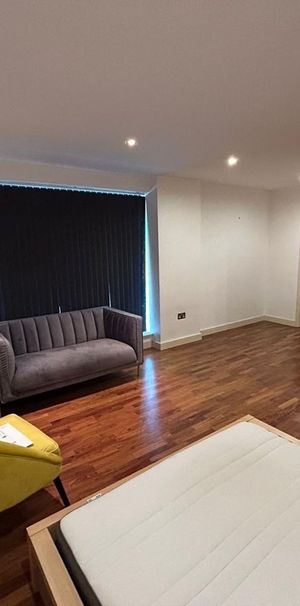 1 Bed Flat, William Jessops Way, L3 - Photo 1