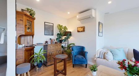 Modern Three Bedroom Townhouse for Rent! - Photo 4