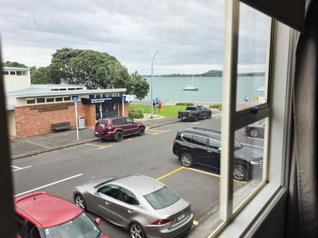 Seaside apartment in Bucklands Beach - Photo 2