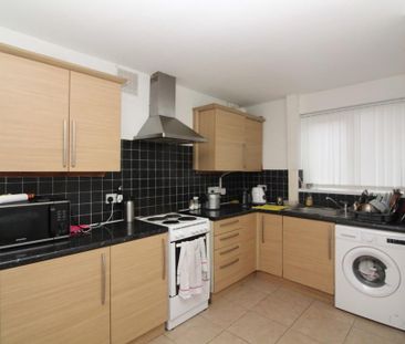 2 bedroom semi-detached house to rent - Photo 3