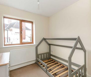 3 bedroom terraced house to rent - Photo 4