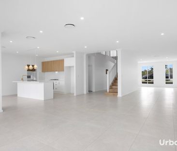 Grand Custom Built 4 Bedroom Home - Photo 5