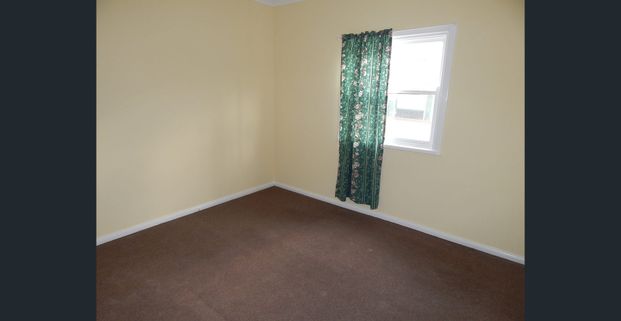 3 BEDROOM PROPERTY WITH WATER BILLS INCLUDED - Photo 1