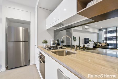 Sleek & Modern One Bedroom Apartment - Photo 4