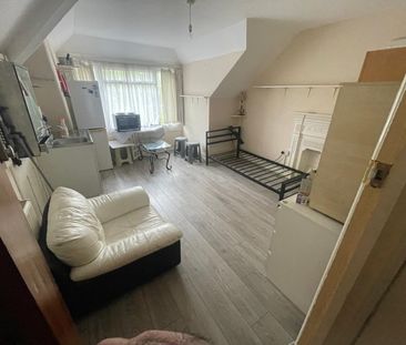 Room in a Shared House, Northfield Road, N16 - Photo 1