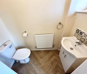 3 bedroom detached house to rent - Photo 2