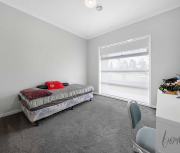 IMMACULATE, SPACIOUS AND IN A PRIME LOCATION - Photo 5