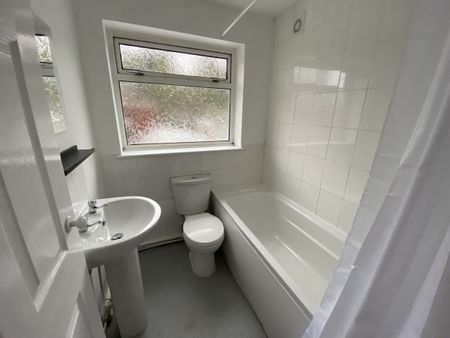 Lawrence Place, Newark, Notts, NG24 - Photo 2