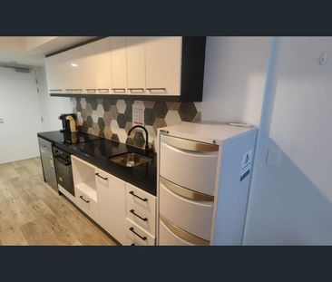 Modern Apartment - Photo 1