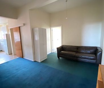 Super large 3 bedroom apartment in Mt VIC - Photo 4