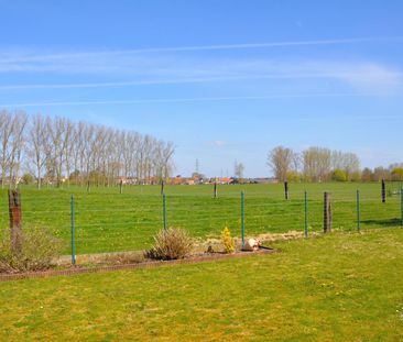 Rustig gelegen instapklare villa-bungalow met garage en tuin - Photo 1