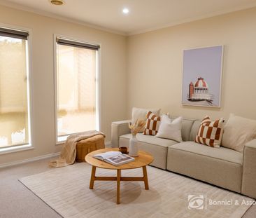 STYLISH FAMILY LIVING MINUTES FROM EVERYTHING! - Photo 5