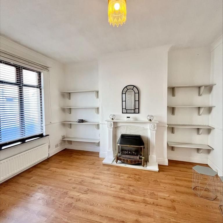 2 bedroom terraced house to rent - Photo 1