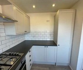3 bedroom end of terrace house to rent - Photo 5