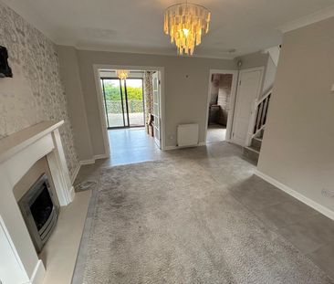 4 bedroom detached house to rent - Photo 3