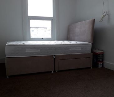 1 Bed Flat, Talbot Road, E7 - Photo 2