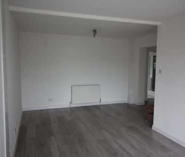 4 bedroom semi-detached house to rent - Photo 3