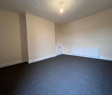 3 bedroom flat to rent - Photo 4