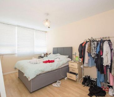 3 bedroom flat to rent - Photo 4
