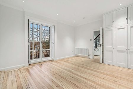 Beautifully renovated Georgian house overlooking the river Thames - Photo 4