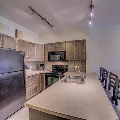 1 Bed plus Den, Pet Friendly Furnished Condo - Photo 1